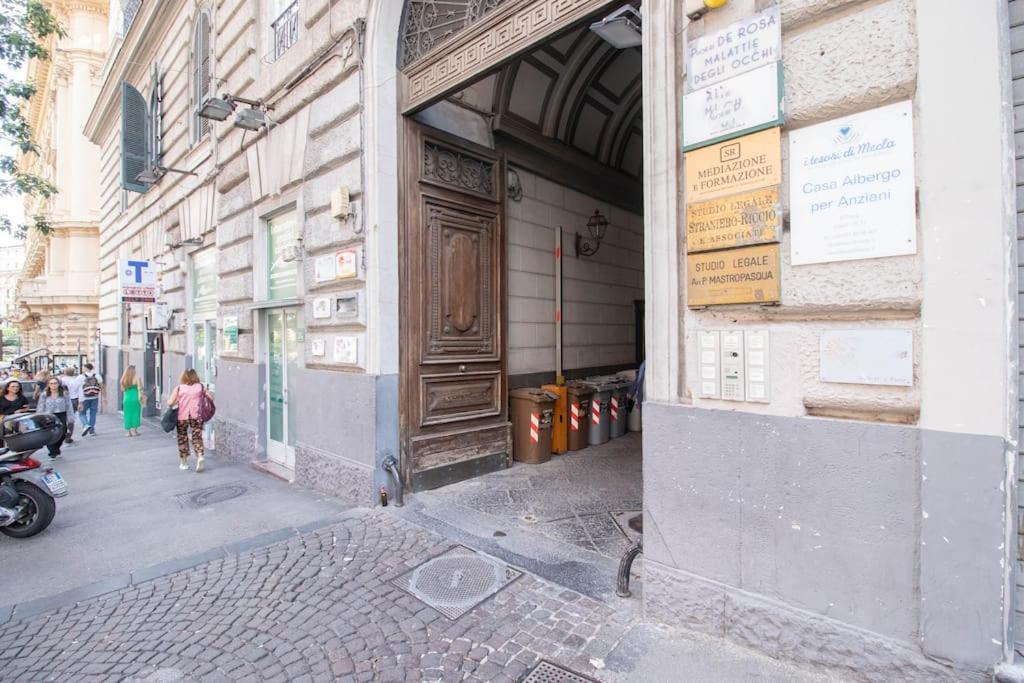 Nest Near Metrostop Appartement *